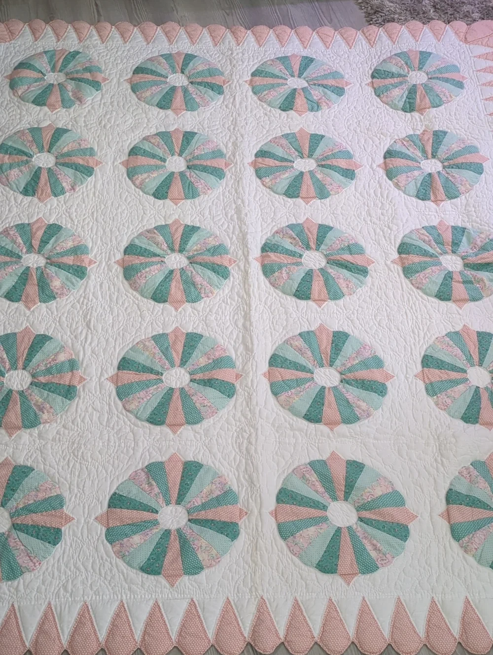 Dresden Plate Quilt 64x80 Pink Green Scalloped Edge Cottagecore Twin Throw